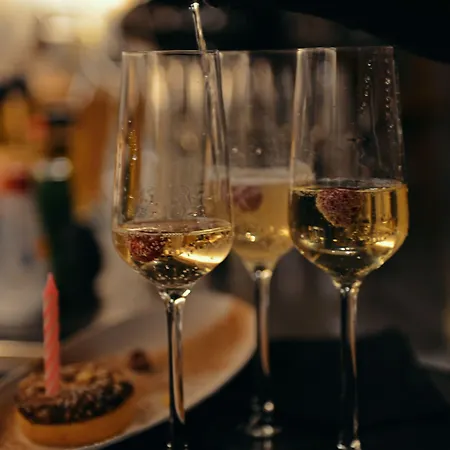 原始文化艺术及高街阁楼公寓式酒店 5*